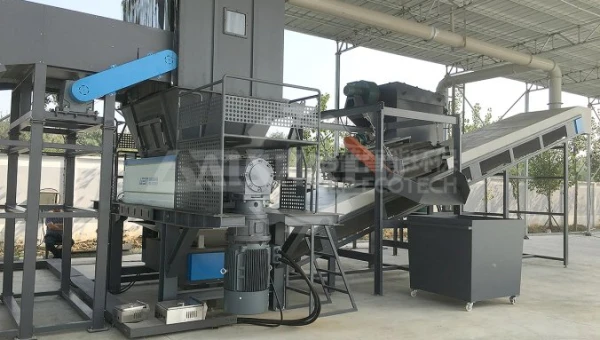 녹색폐기물 및 바이오매스 처리용 쌍축 분쇄기